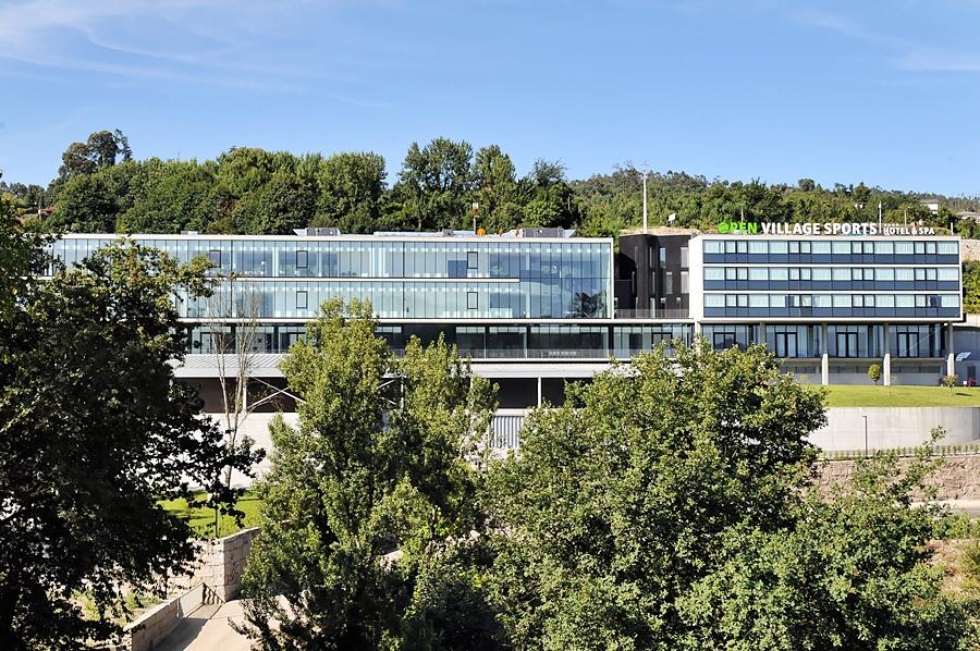 Open Village Sports Hotel&Spa Club Guimarães Exteriör bild