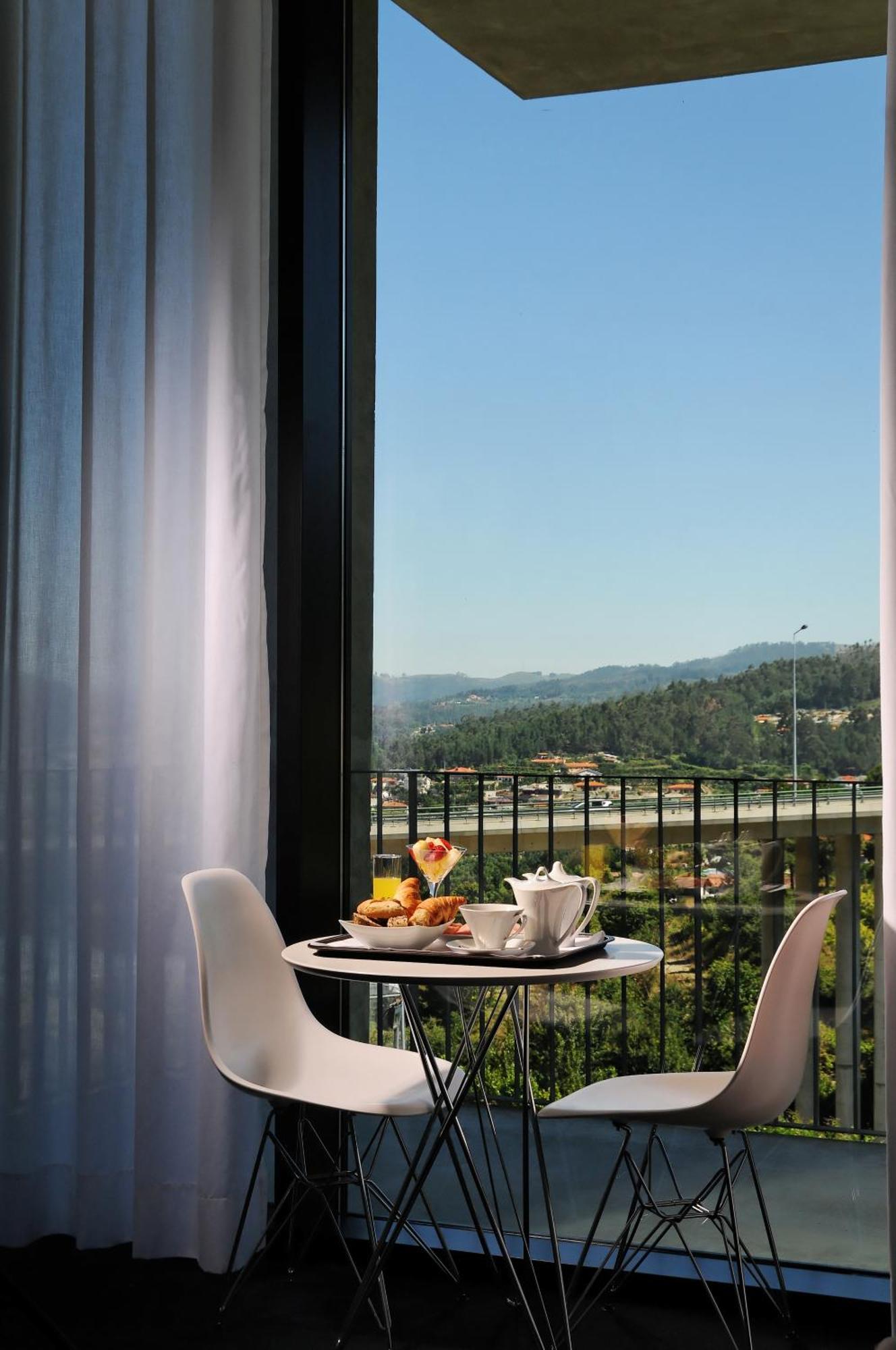 Open Village Sports Hotel&Spa Club Guimarães Exteriör bild