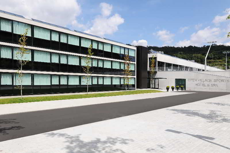 Open Village Sports Hotel&Spa Club Guimarães Exteriör bild