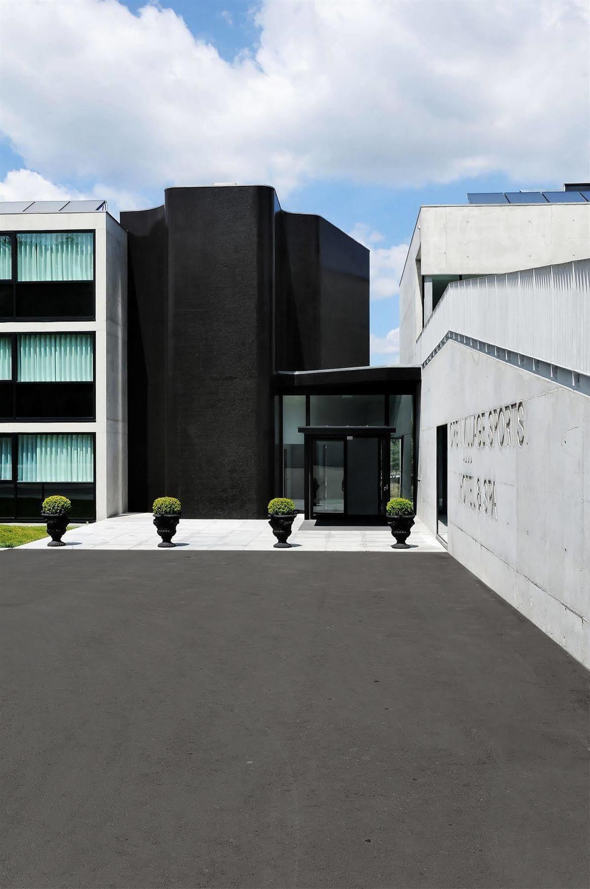 Open Village Sports Hotel&Spa Club Guimarães Exteriör bild