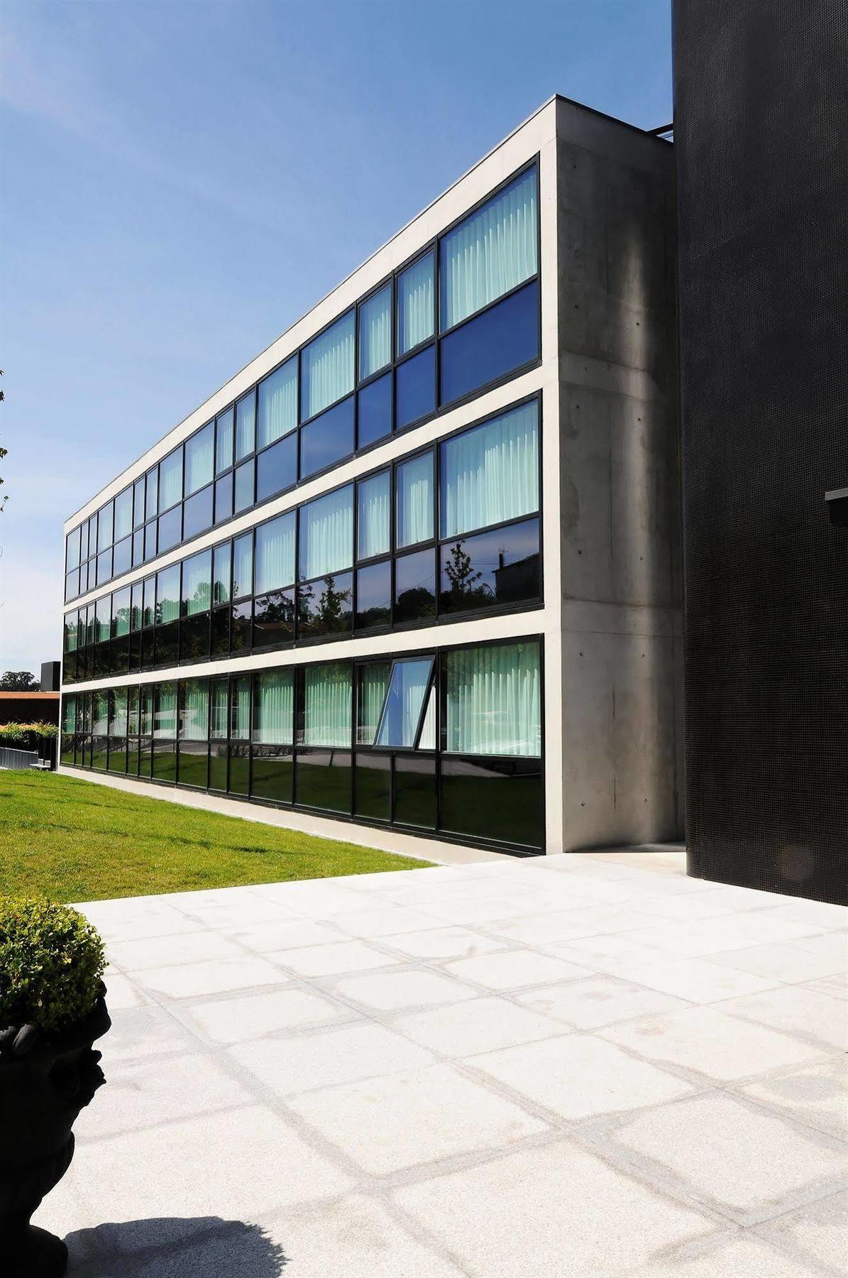 Open Village Sports Hotel&Spa Club Guimarães Exteriör bild