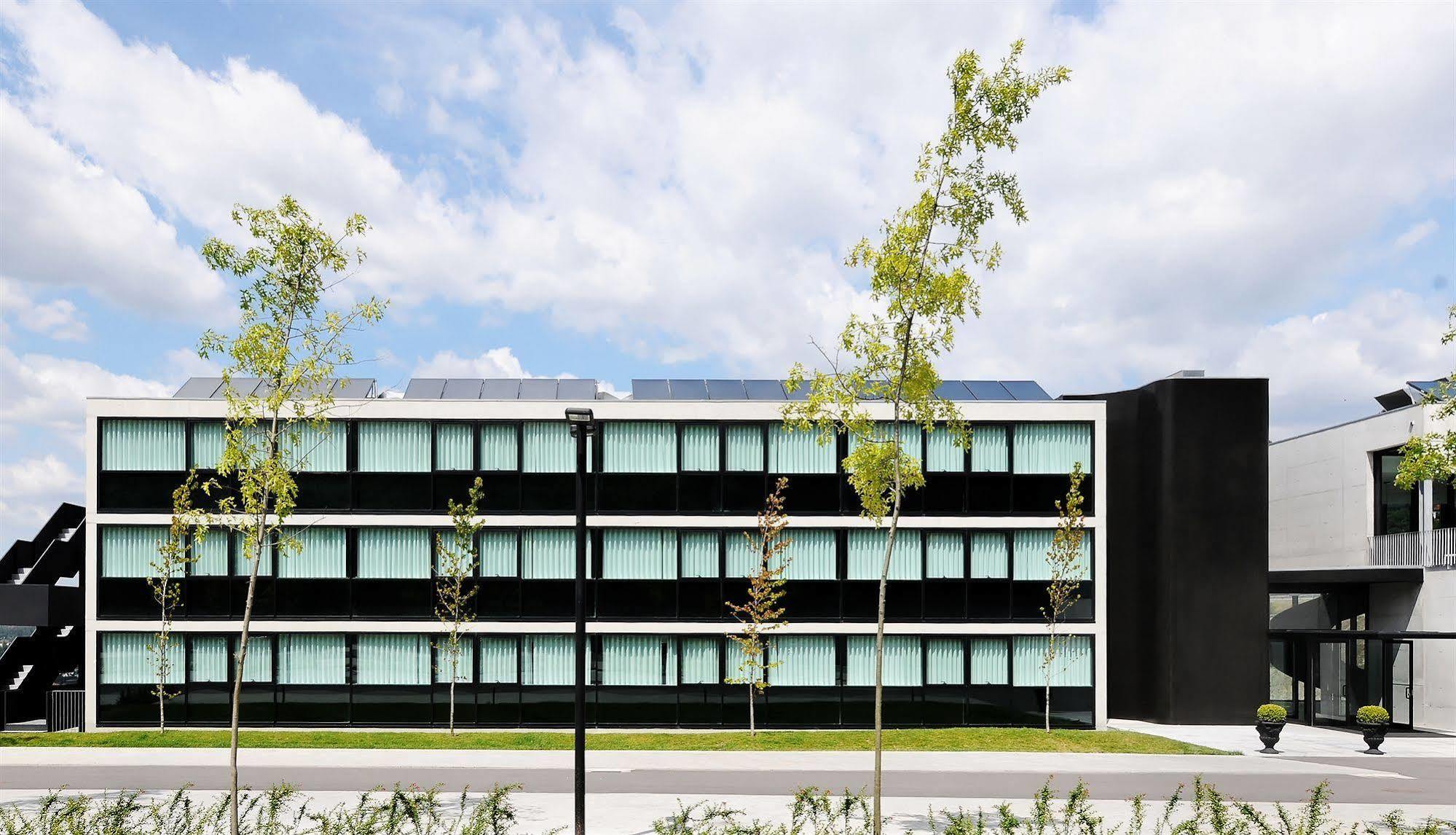 Open Village Sports Hotel&Spa Club Guimarães Exteriör bild