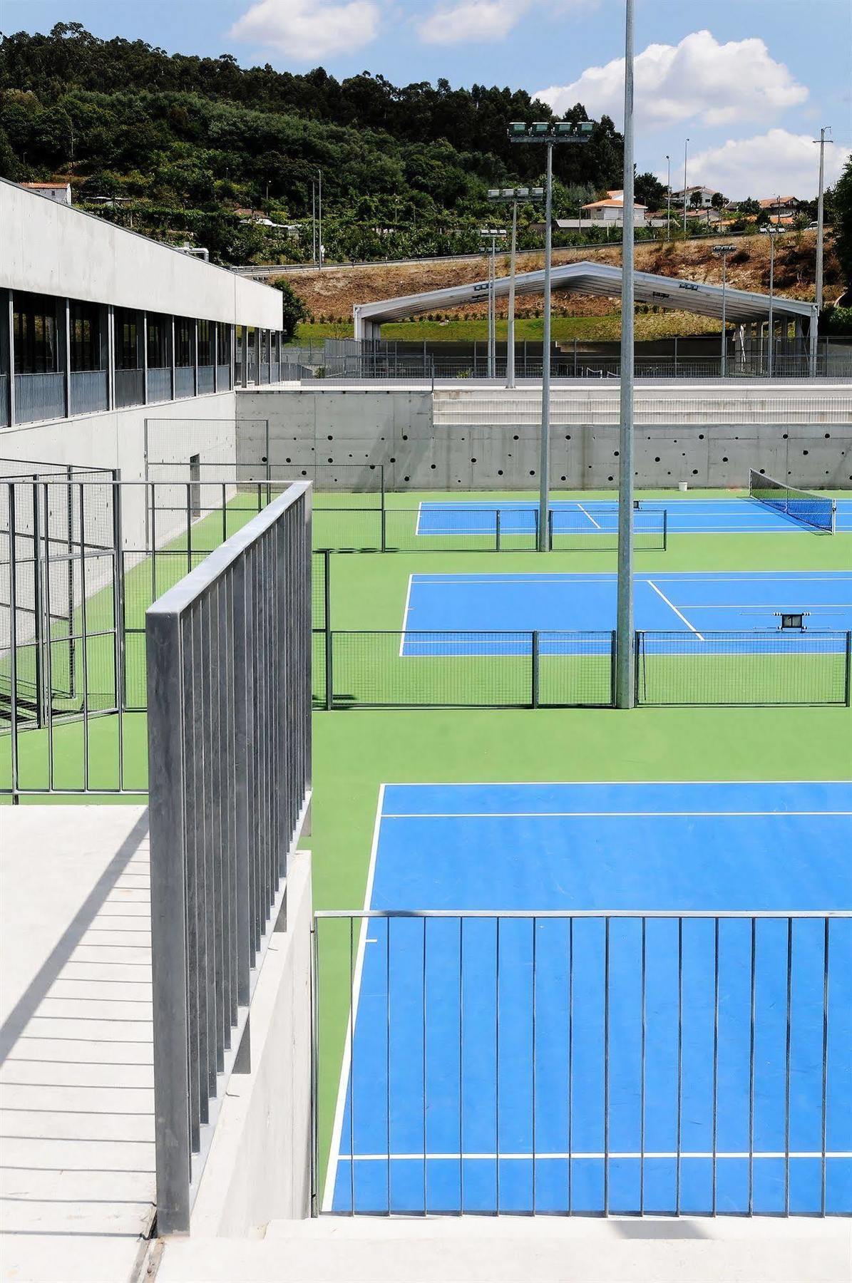 Open Village Sports Hotel&Spa Club Guimarães Exteriör bild