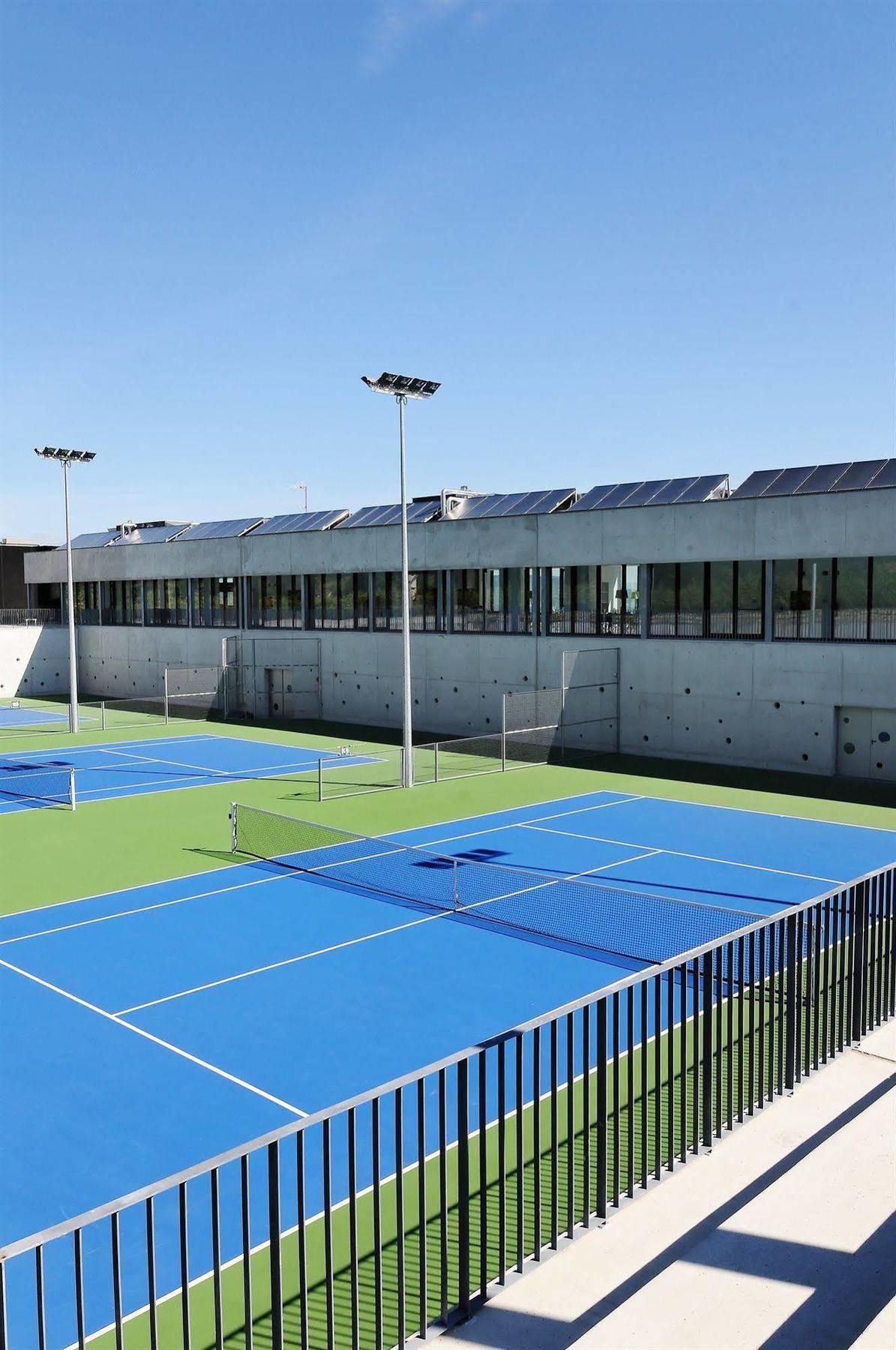Open Village Sports Hotel&Spa Club Guimarães Exteriör bild