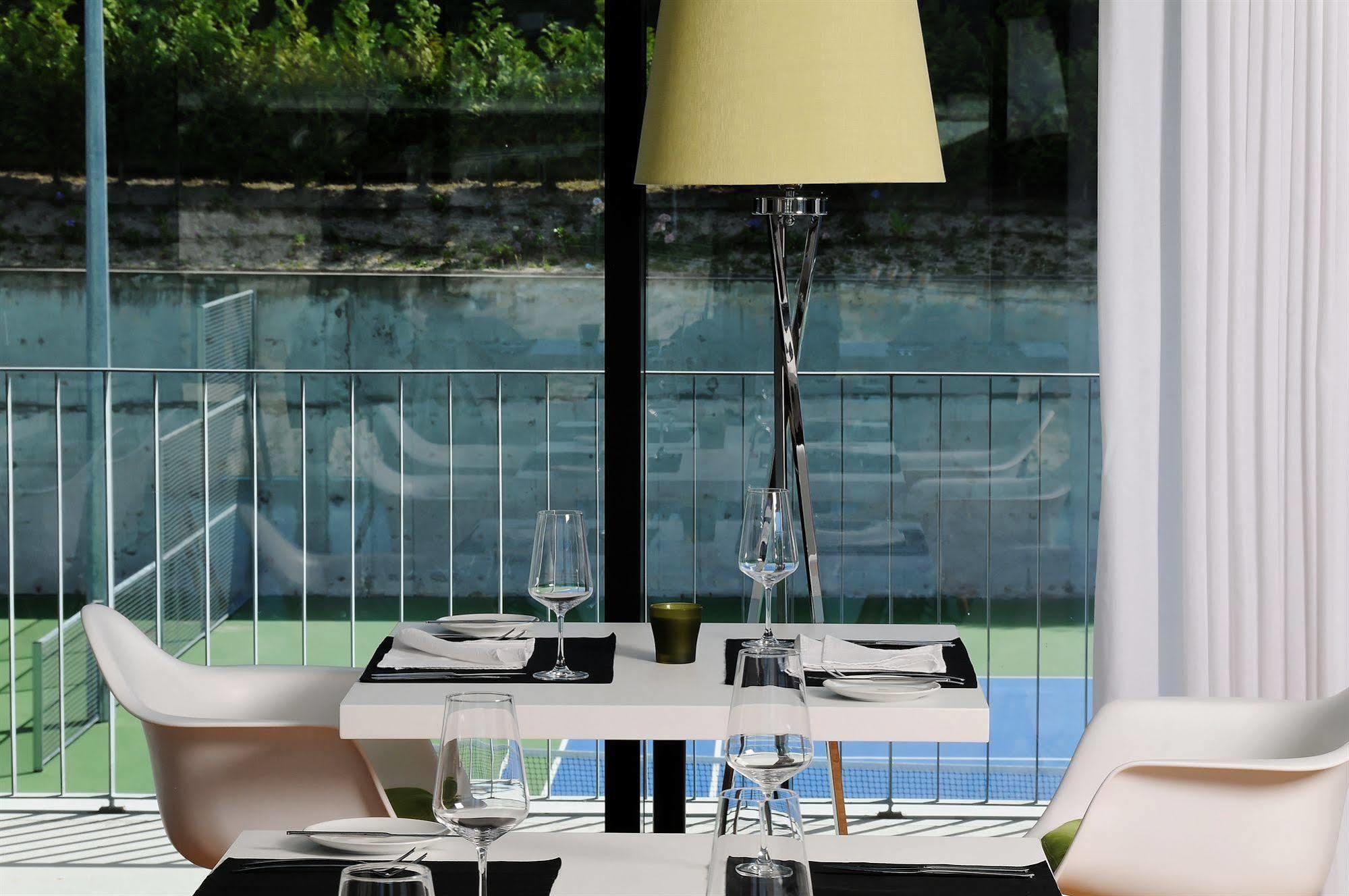 Open Village Sports Hotel&Spa Club Guimarães Exteriör bild