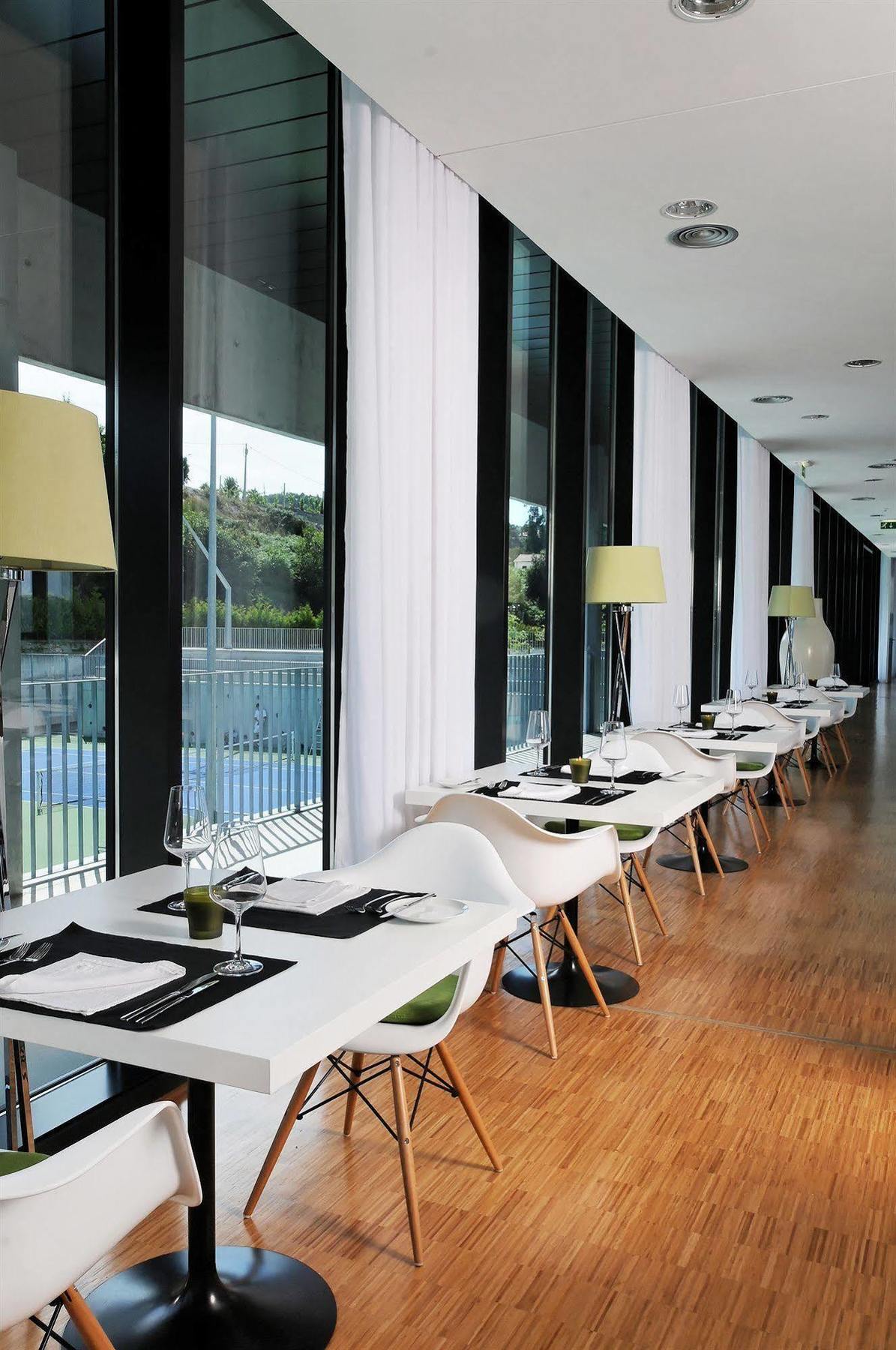 Open Village Sports Hotel&Spa Club Guimarães Exteriör bild