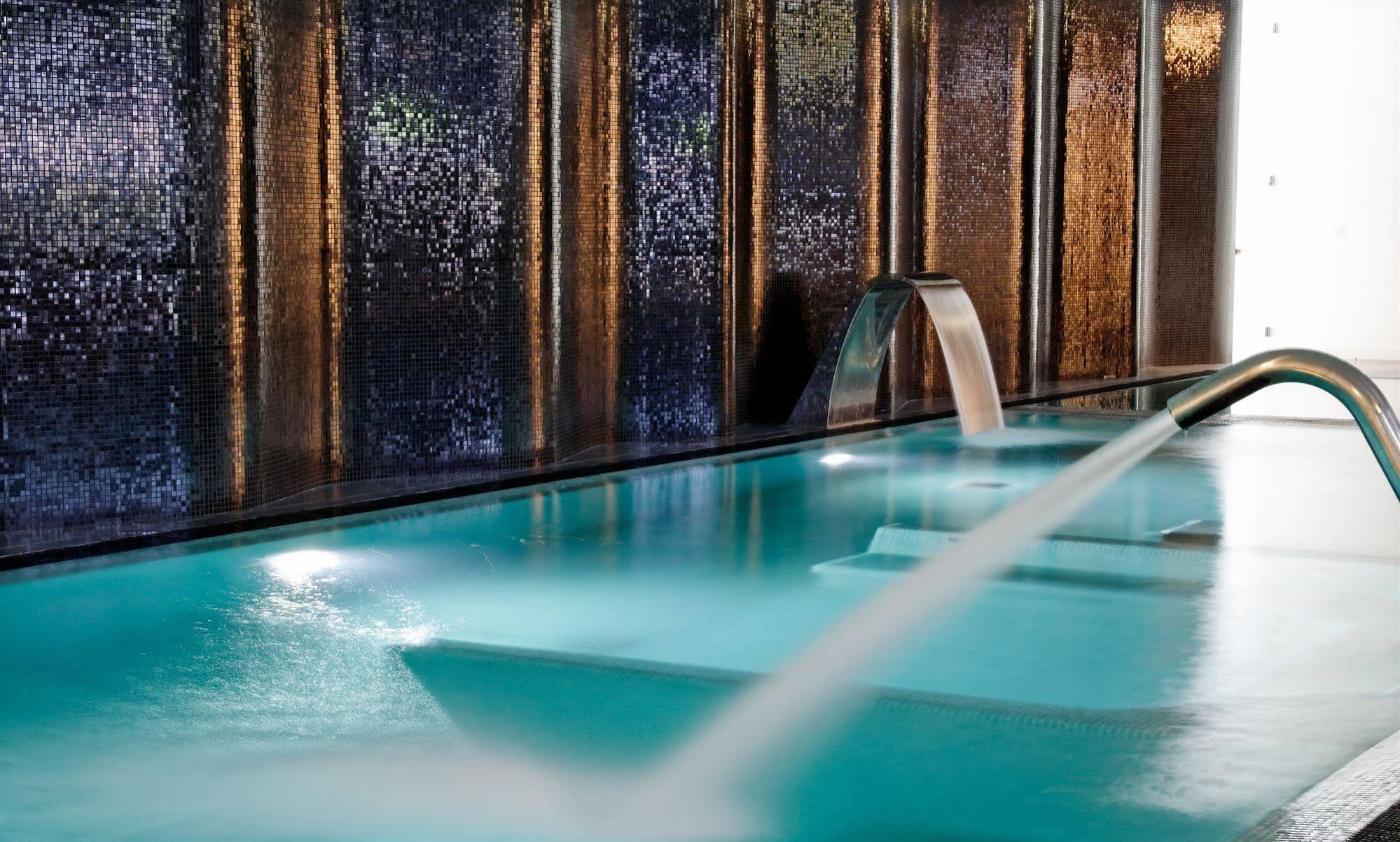 Open Village Sports Hotel&Spa Club Guimarães Exteriör bild